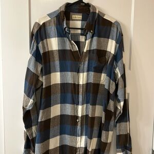 Men’s flannel shirt.